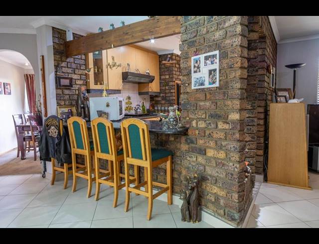 4 BEDROOM HOUSE FOR SALE IN DOWERGLEN EXT 3